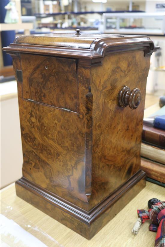 A Victorian burr walnut table top stereoscope viewer with slides/photos